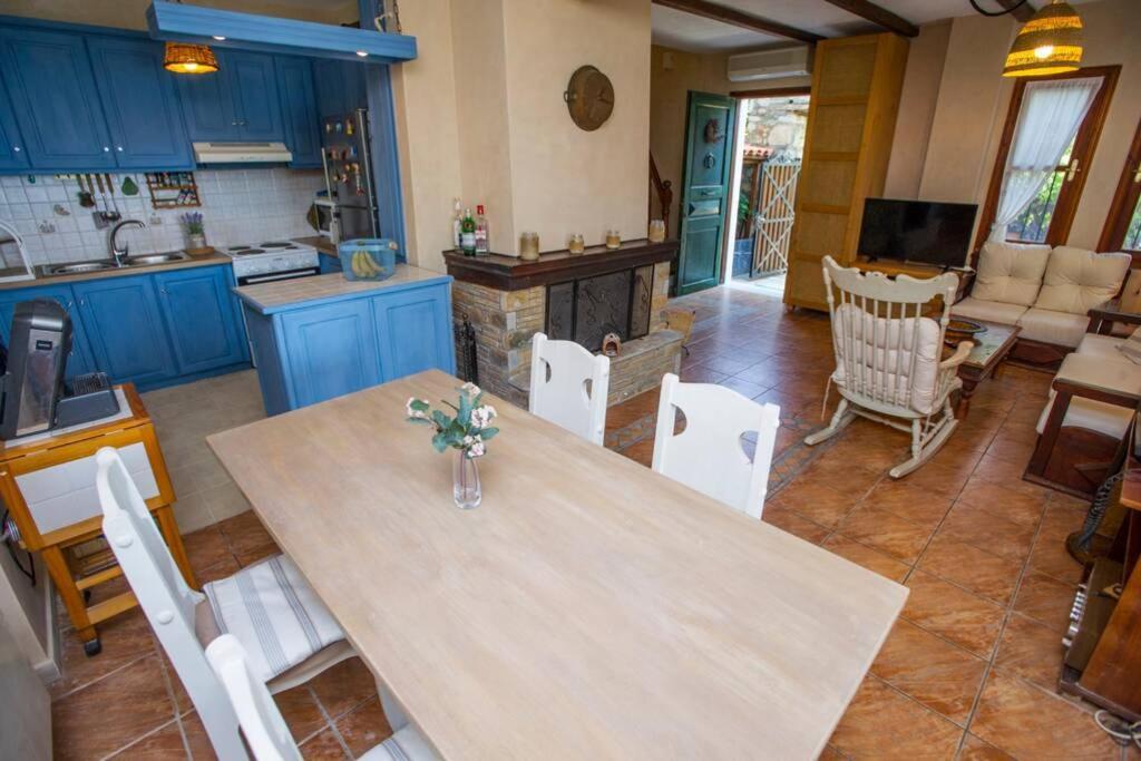 Natali'S Villa By The Sea Като Гатзея Екстериор снимка